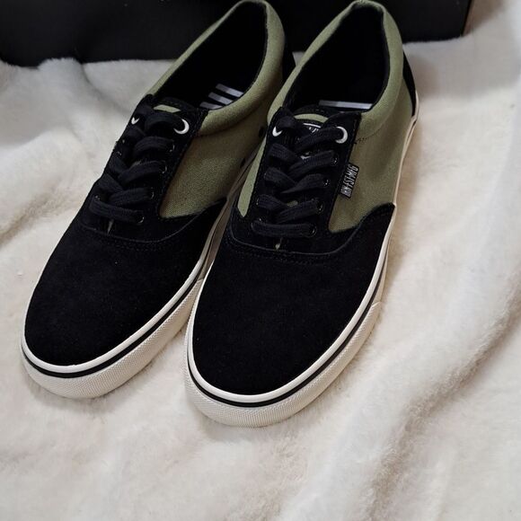 NIB Iron Fist Sneakers Kid Simsole - Picture 2 of 7